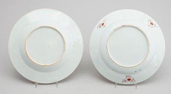 TALLRIKAR, 2 st, porslin, Kina, Qianlong 1736-1795.