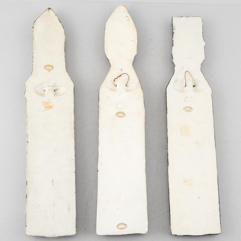 Lisa Larson, väggreliefer, 3 st, ur serien "Biskopar", Gustavsberg 1963-1969.
