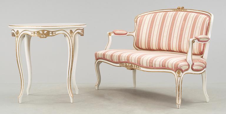 SOFFA samt SALONGSBORD, rokokostil, 1900-tal.