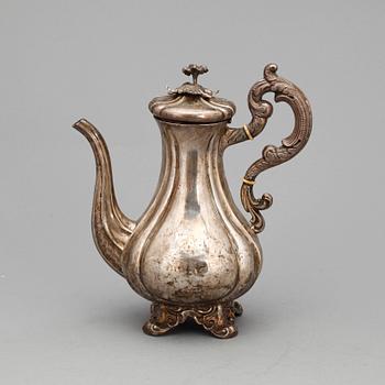 KAFFEKANNA, silver, Gustaf  Möllenborg, Stockholm, 1851. Vikt ca 428 g.