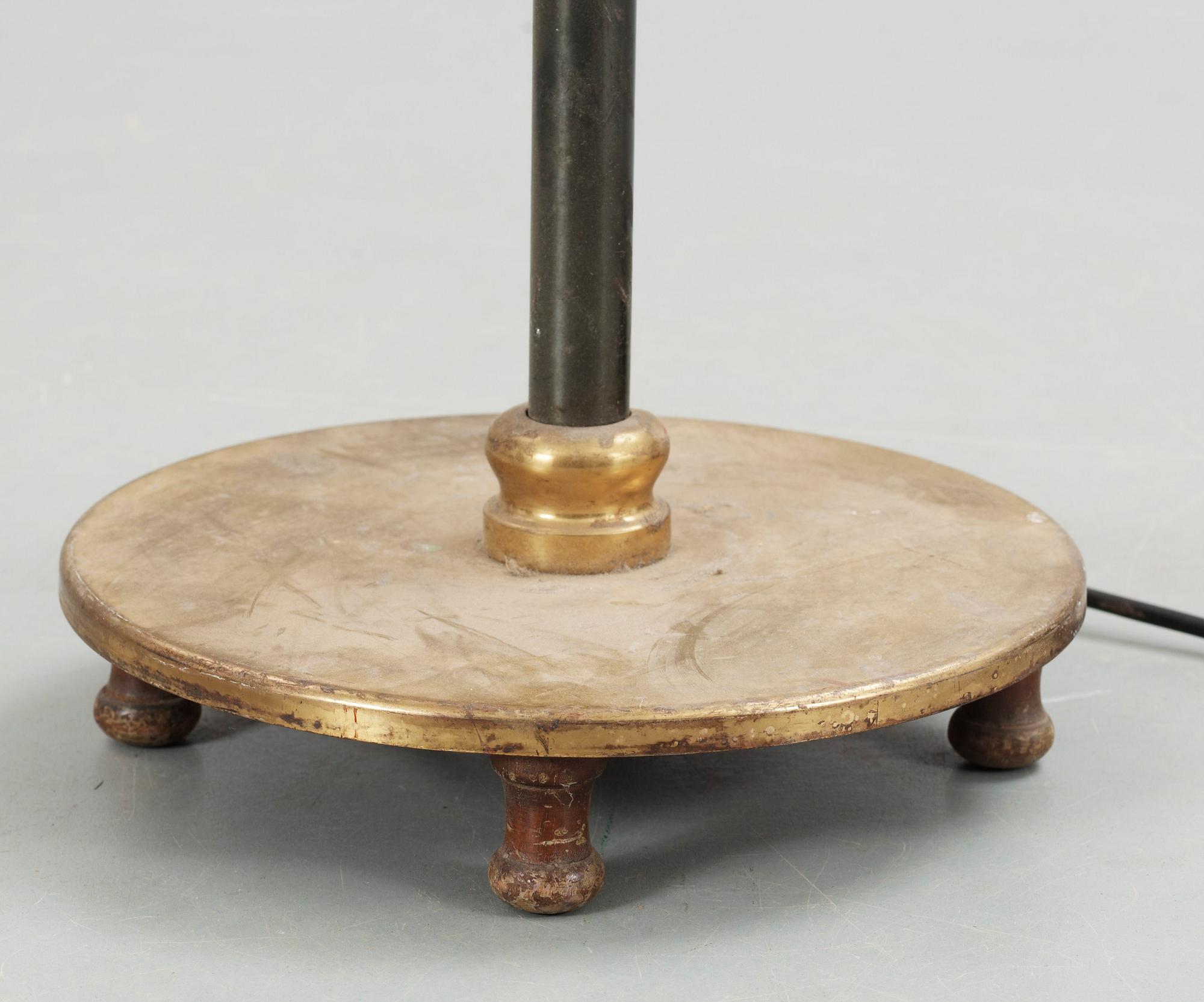 GOLVLAMPA, mässing, modell 2564, Firma Svenskt Tenn.