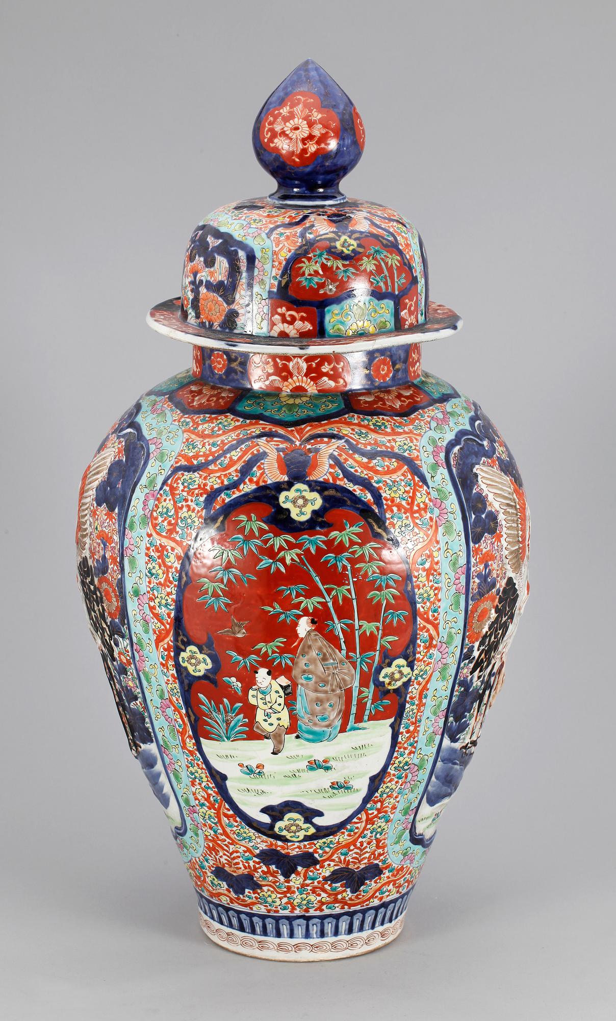 URNA, porslin, Japan 1800-talets slut.