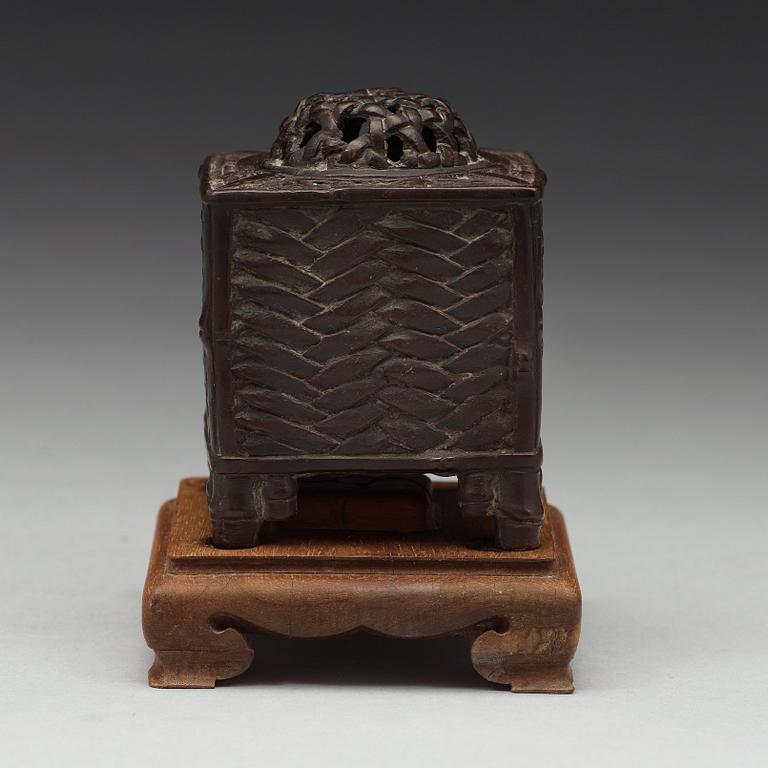 RÖKELSEKAR med LOCK, brons. Japan, Meiji (1868-1912).