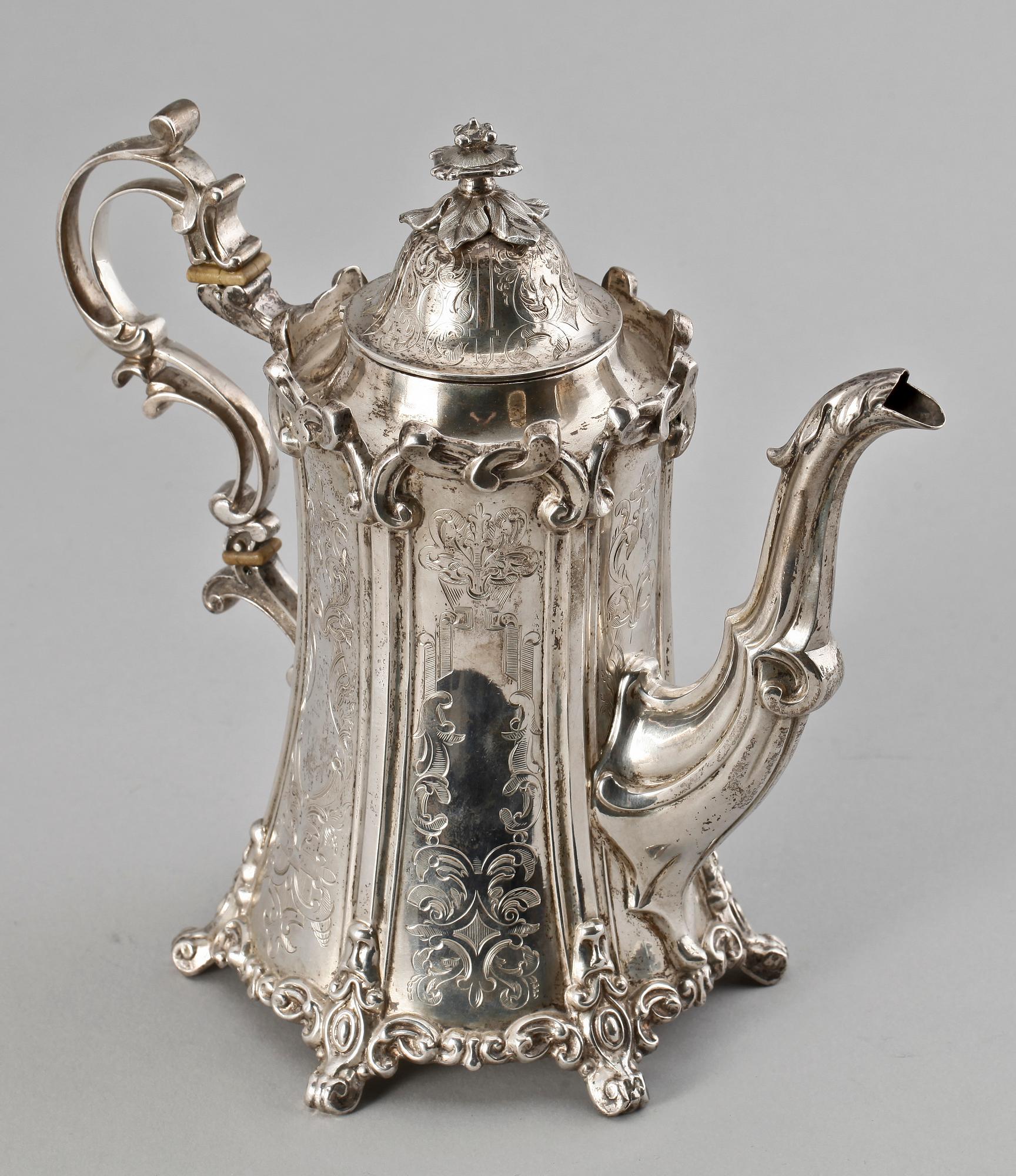 KAFFEKANNA, silver, Möllenborg Feron, Stockholm, 1851. Ca 590 gr.