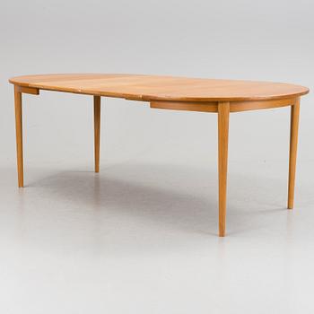 An oak dinner table and four chairs, 1950´/60´s.