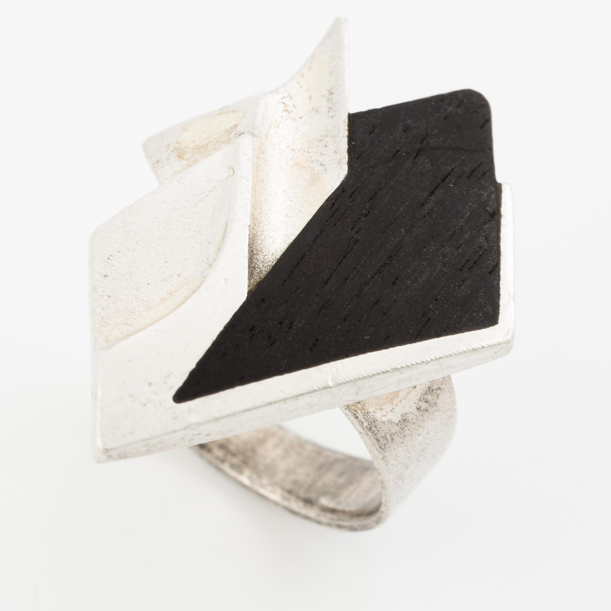 Zoltan Popovits, ring, silver and ebony, Lapponia.