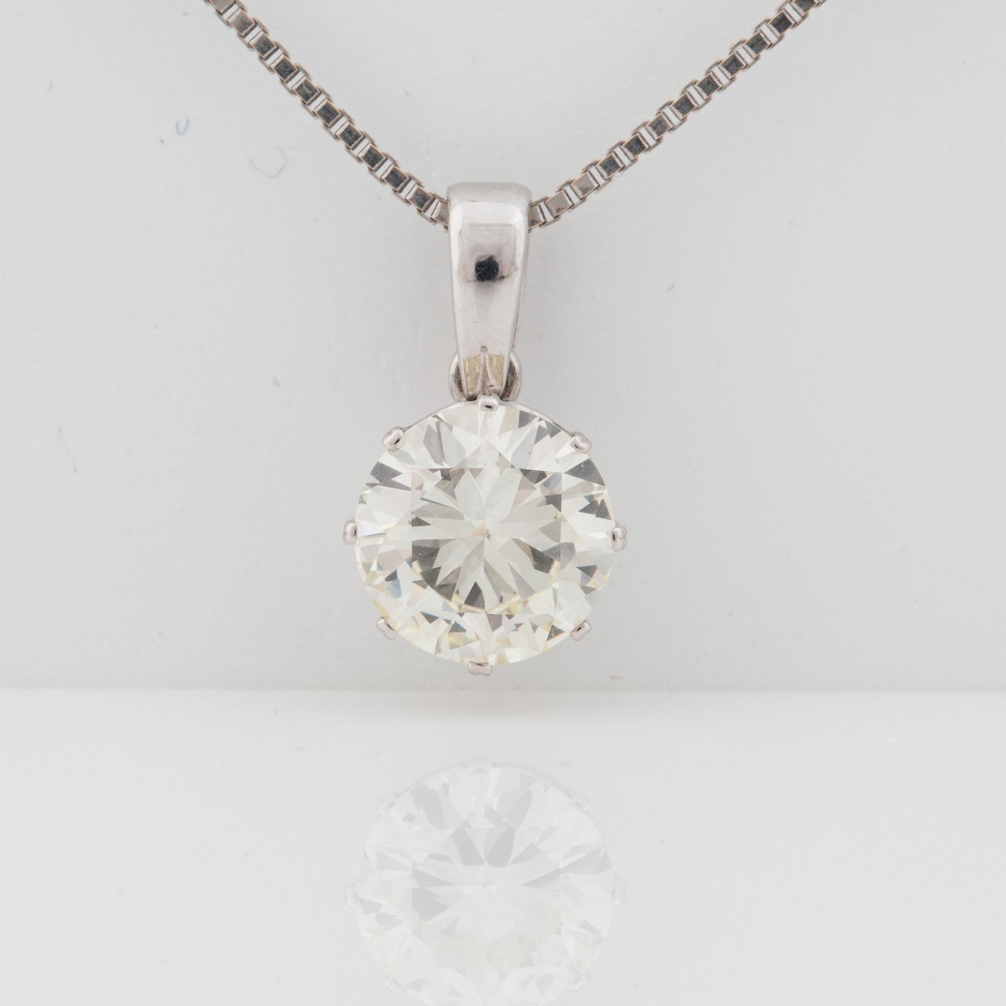 A circa 2.40 ct old cut diamond pendant with chain. Quality circa K-L/VVS-VS.
