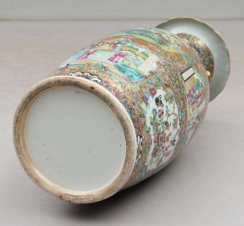 GOLVURNA, porslin, Kina, Kanton, 1800-talets mitt.