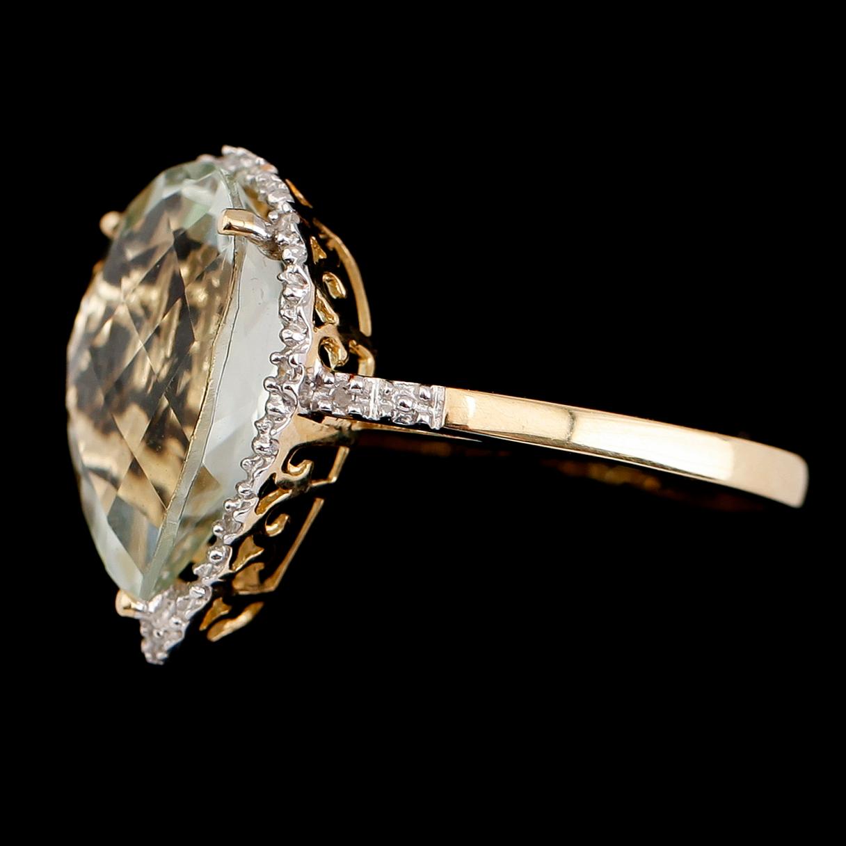 RING, 14 k guld, ametist och briljantslipade diamanter. Vikt ca 3,4 g.