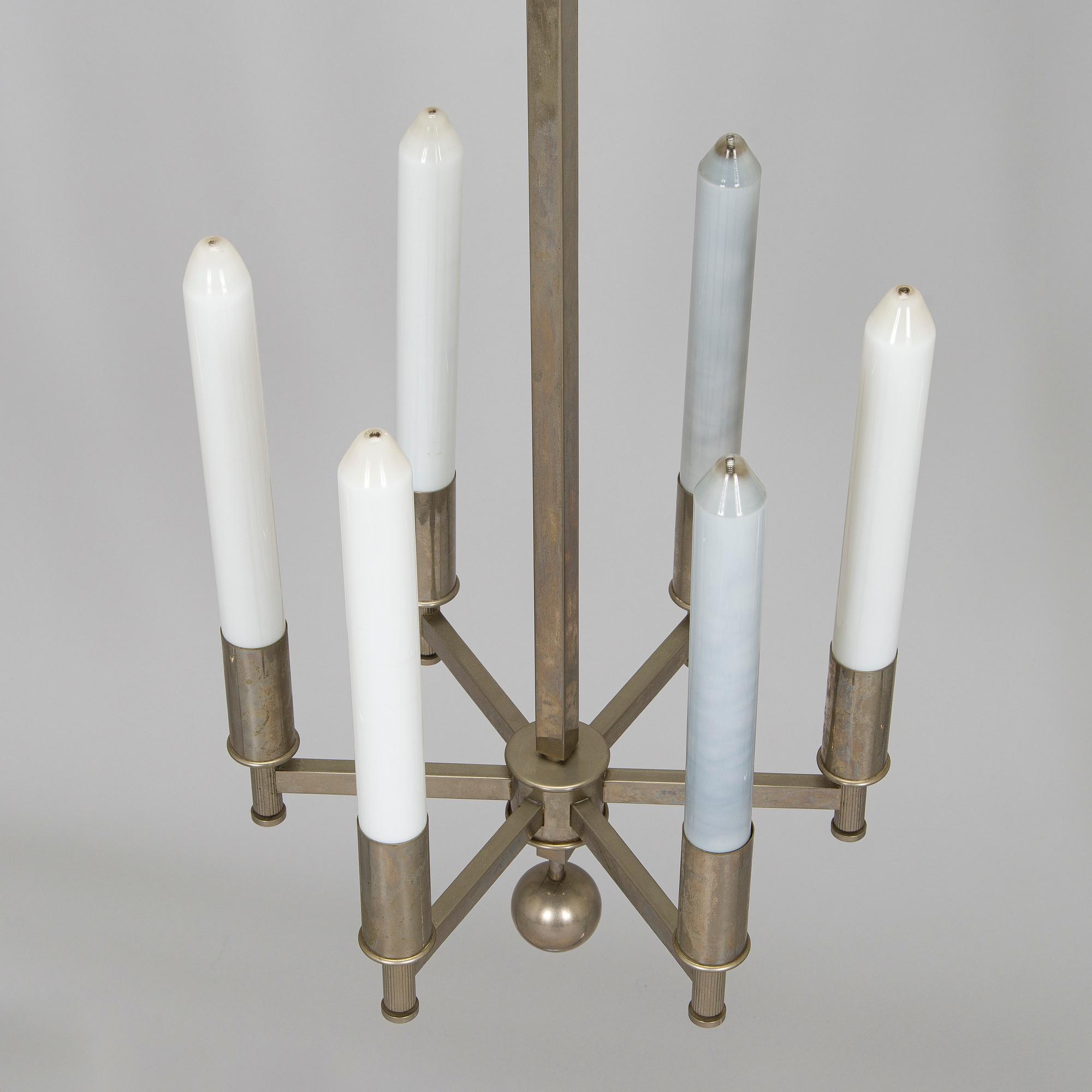 Paavo Tynell, A 1930s made to order chandelier for Taito.