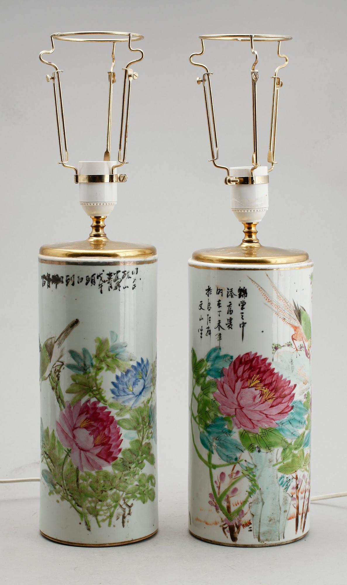 BORDSLAMPOR, 1 par, porslin, Kina, 1900-talets andra hälft.