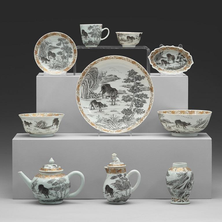 A grisaille and gold tea service, Qing dynasty, Qianlong (1736-1795). (17 pieces).