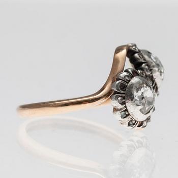 A RING, 18K gold, 2 old cut diamonds c. 1.6 ct. Tinted/si. Sweden 1948. Size 17,5. Weight 5,3 g.