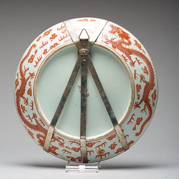 PRAKTFAT, porslin. Qingdynastin, med Guangxus märke och period (1874-1908).