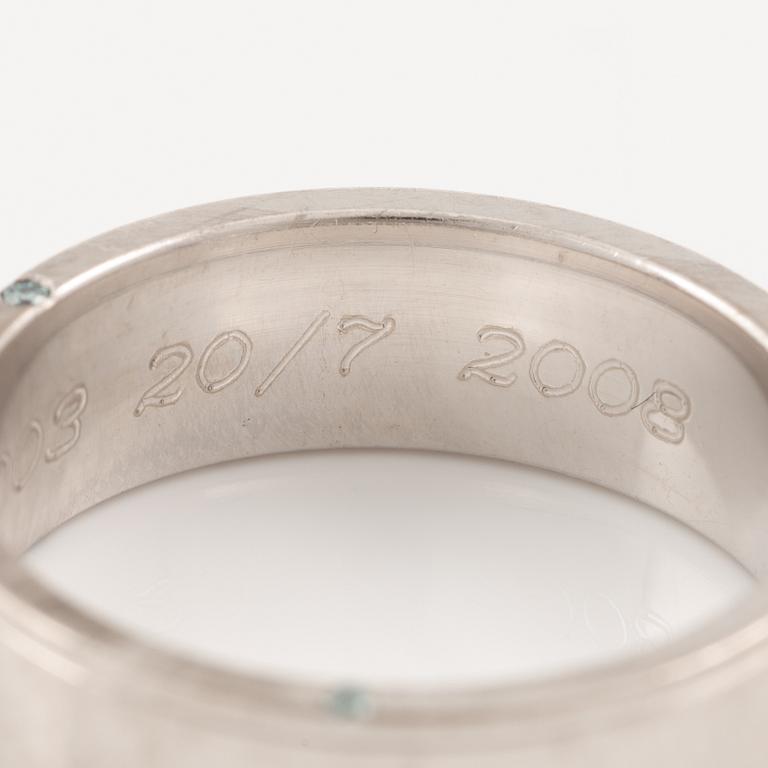 Ring, 18K white gold set with brilliant-cut diamonds.