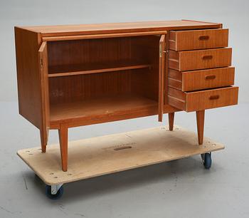 SIDEBOARD, 1900-talets tredje kvartal.