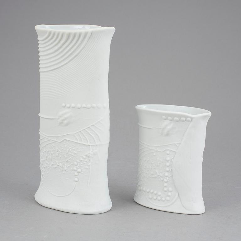 VASER, 2 st, stengods, "Terra" Bertil Vallien. Rörstrand.