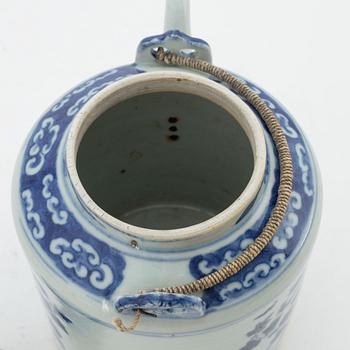 Tekanna med lock och koppar, 2 st, porslin, Kina, 1800-tal resp 1900-tal.