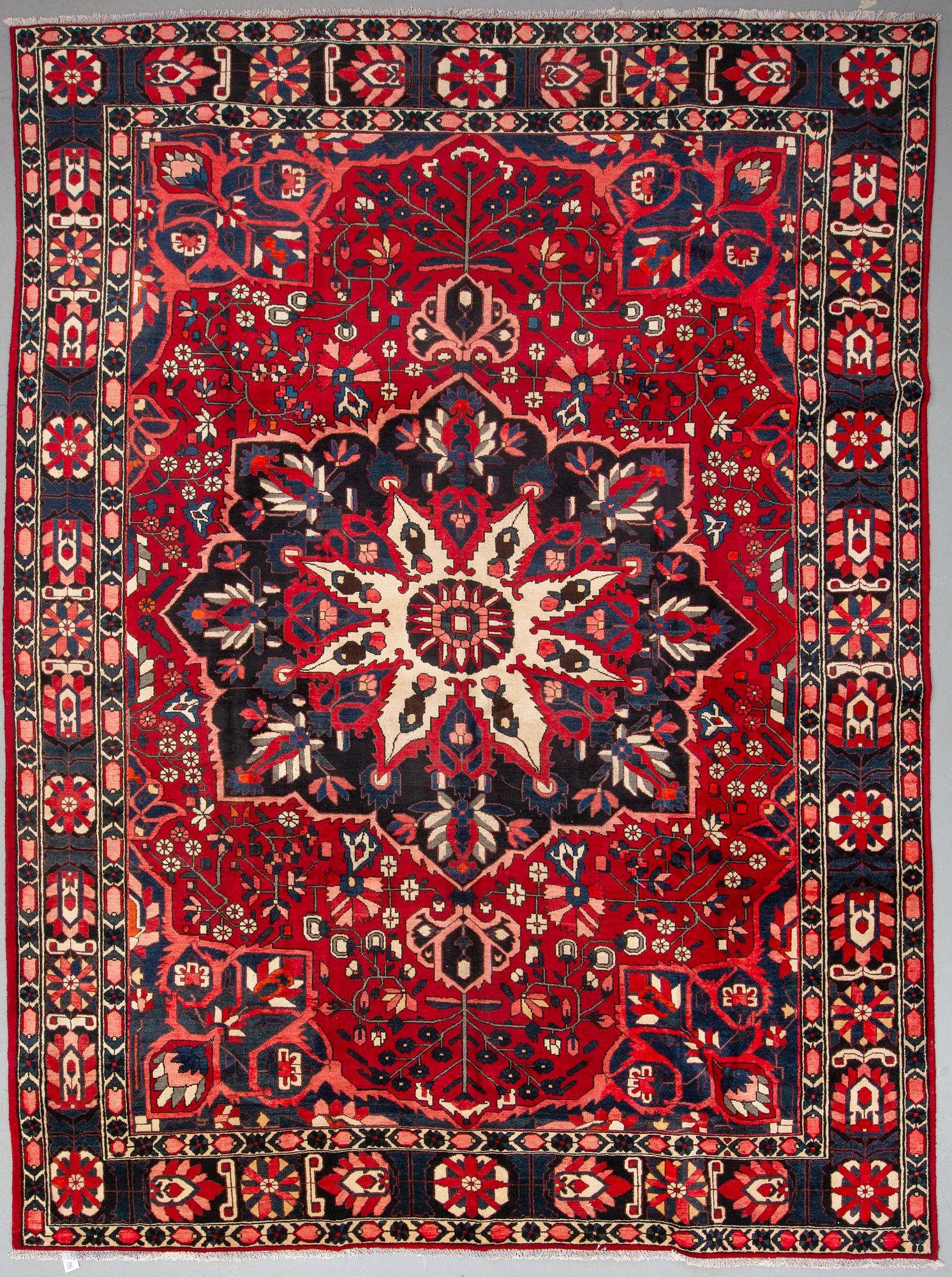 MATTA, Bakthiari, ca 412 x 312 cm.