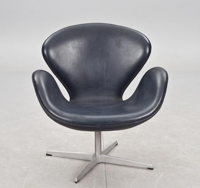 FÅTÖLJ. "Svanen", design Arne Jacobsen. Modellen formgiven 1958.