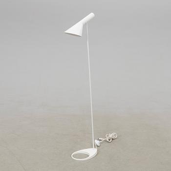 Arne Jacobsen, golvlampa AJ för Lous Poulsen Danmark 2000-tal.