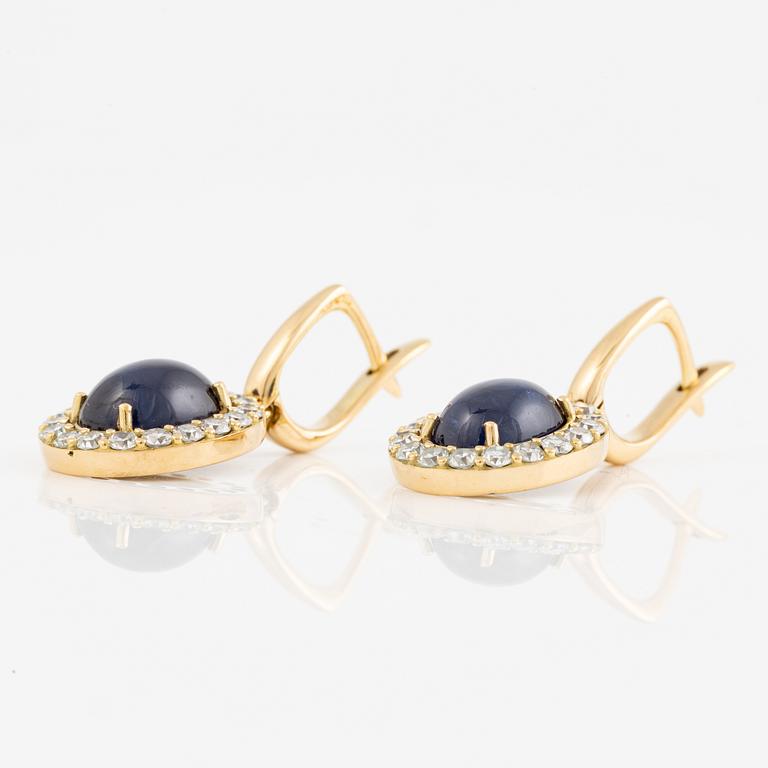 Earrings in 18K gold with cabochon-cut sapphires and octagon-cut diamonds.