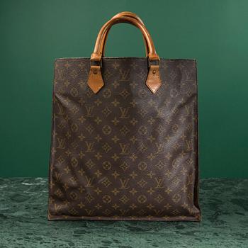 VÄSKA, "Sac Plat", Louis Vuitton.