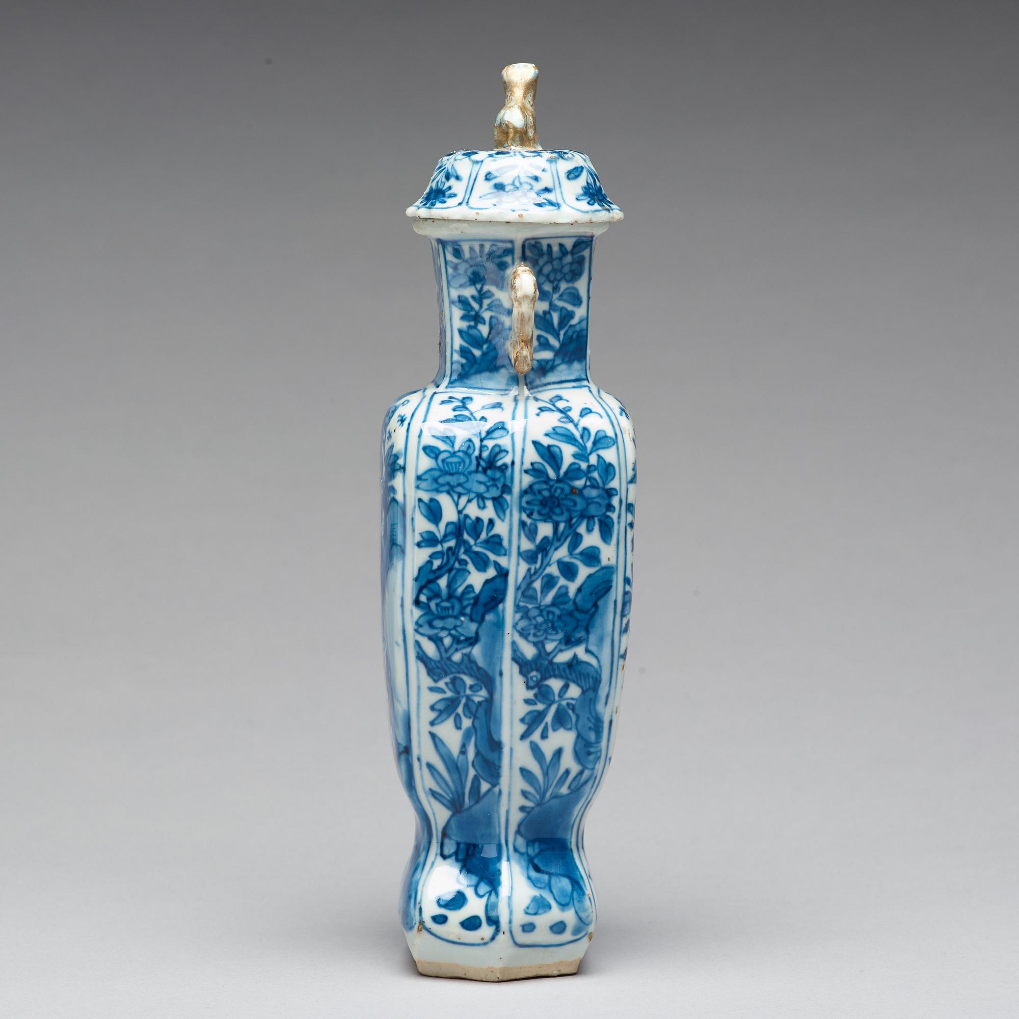 VAS med LOCK, porslin. Qingdynastin, Kangxi (1662-1722).