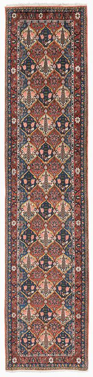 A Baktiari runner, c. 395 x 92 cm.