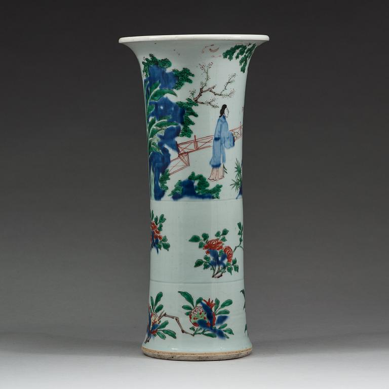 A wucai trumpet vase, Qing dynasty, presumably 19th century.