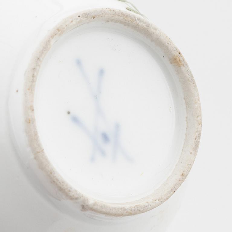 Tekanna samt gräddkanna, porslin. Meissen, Tyskland, Punktzeit (1756-1773).