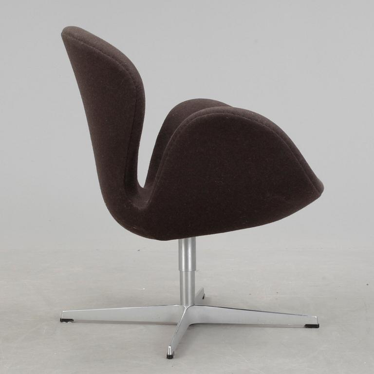 FÅTÖLJ, "Svanen", Arne Jacobsen, Fritz Hansen, Danmark.