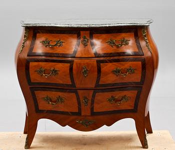 BYRÅ, rokokostil. 1900-tal.