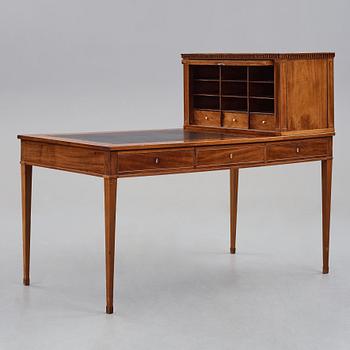 SKRIVBORD MED UPPSATS, Stockholmsarbete 1700-talets slut, Sengustavianskt.