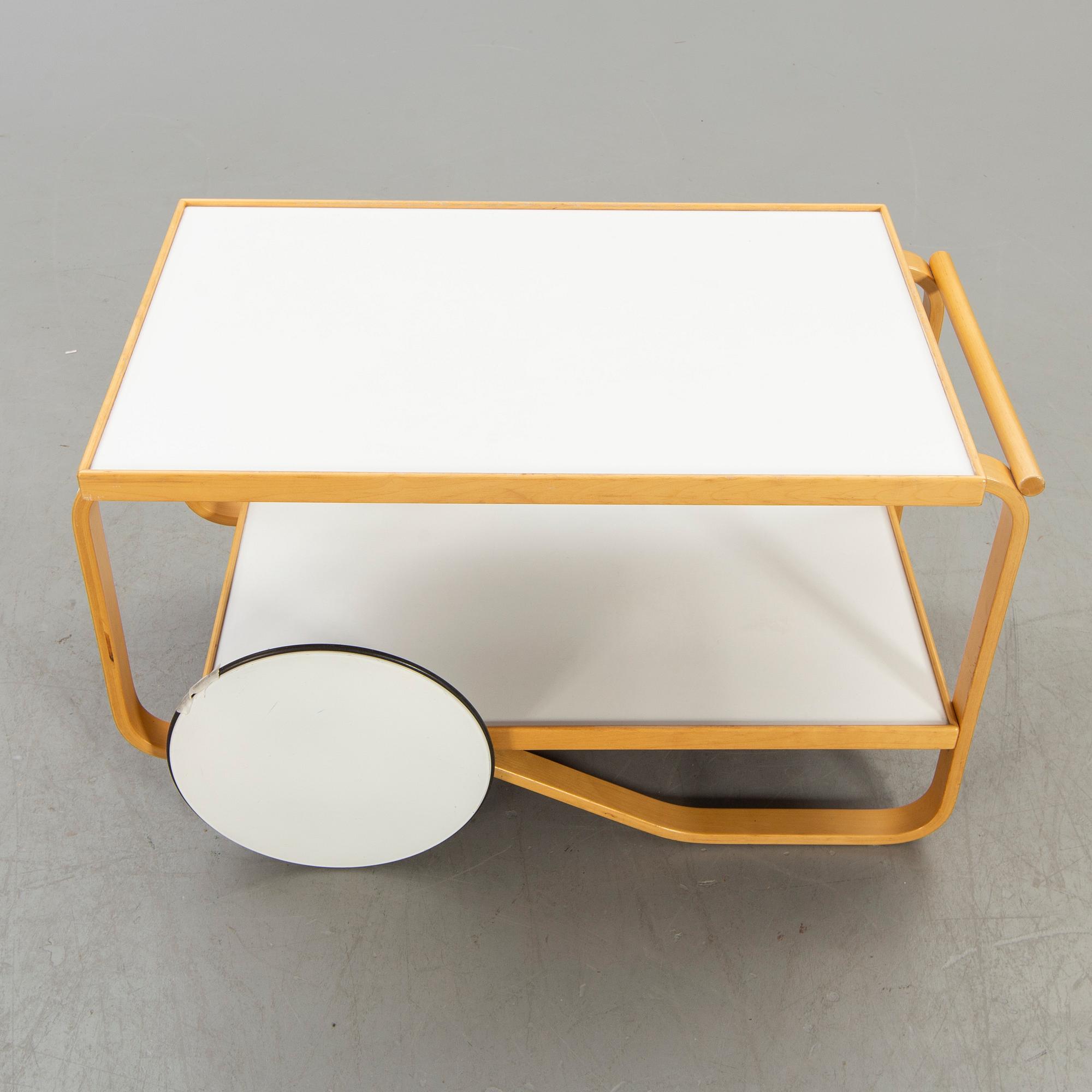 Alvar Aalto, serveringsvagn, modell 901, Artek, Finland, 1900-talets andra hälft.