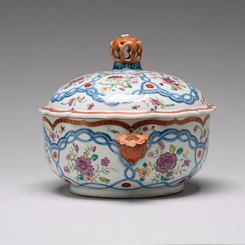 A famille rose tureen with cover, Qing dynasty, Qianlong (1736-95).