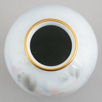 Three porcelain vases, Fukagawa porcelain Manufacturing Company, Japan, second half of the 20th century.