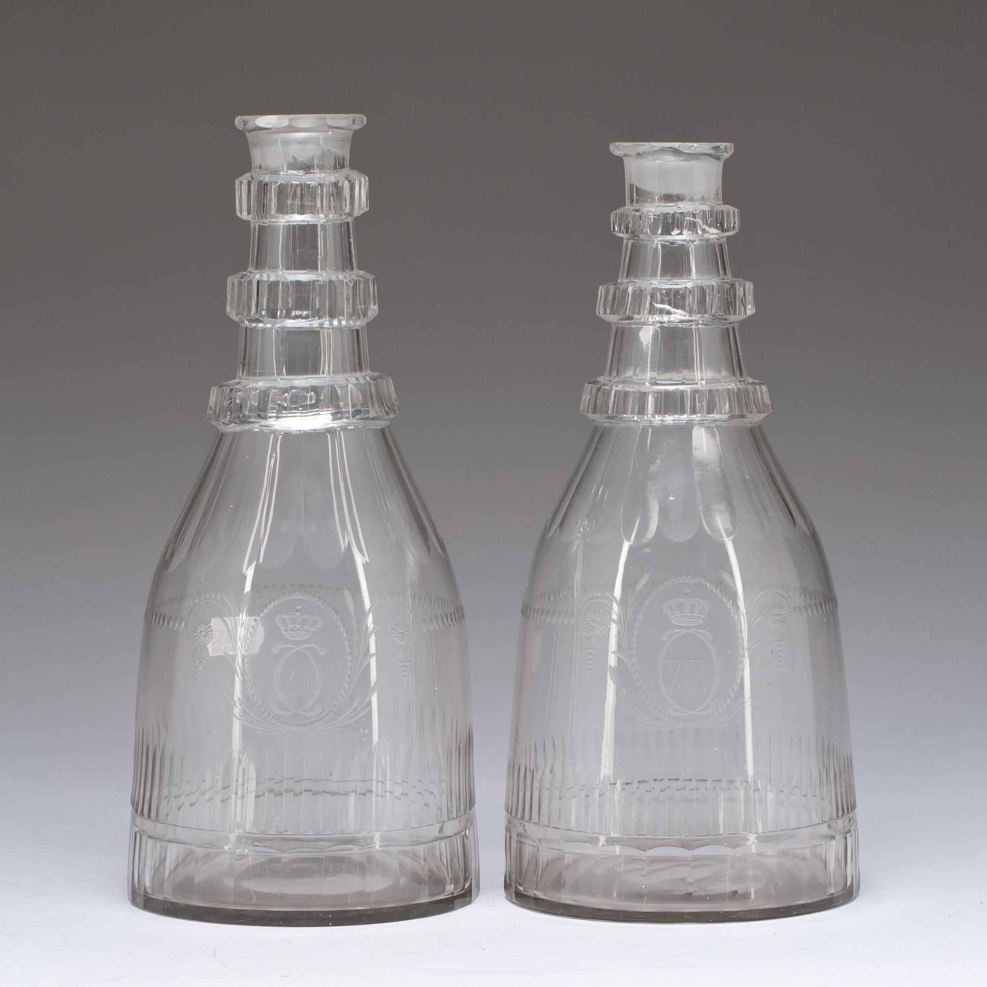 KARAFFER, glas, 2 st. Empire, 1800-talets första del.