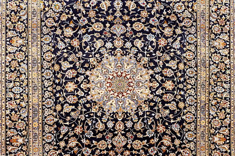 A Kashan carpet, c. 413 x 308 cm.