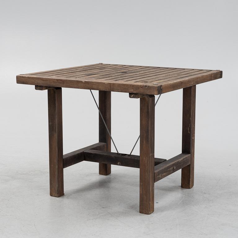 Elsa Stackelberg, a table and four chairs, Fri Form, Sweden, second half of the 20th century.
