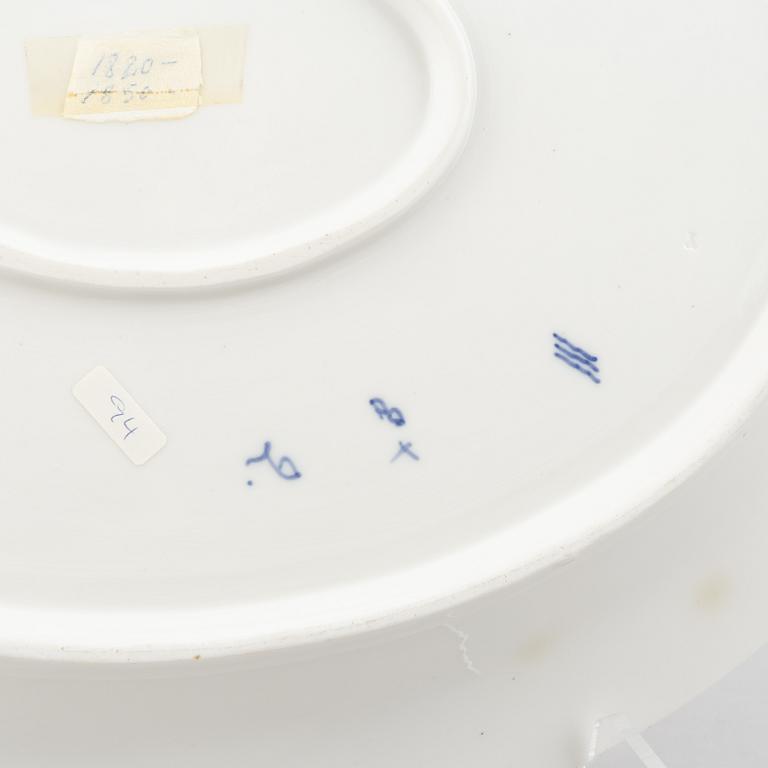Serveringsfat, porslin, Royal Copenhagen, "Musselmalet", 1820-1850.
