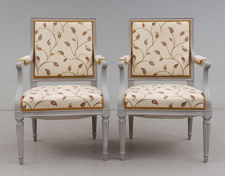 KARMSTOLAR, 1 par, gustaviansk stil, 1900-talets andra hälft.