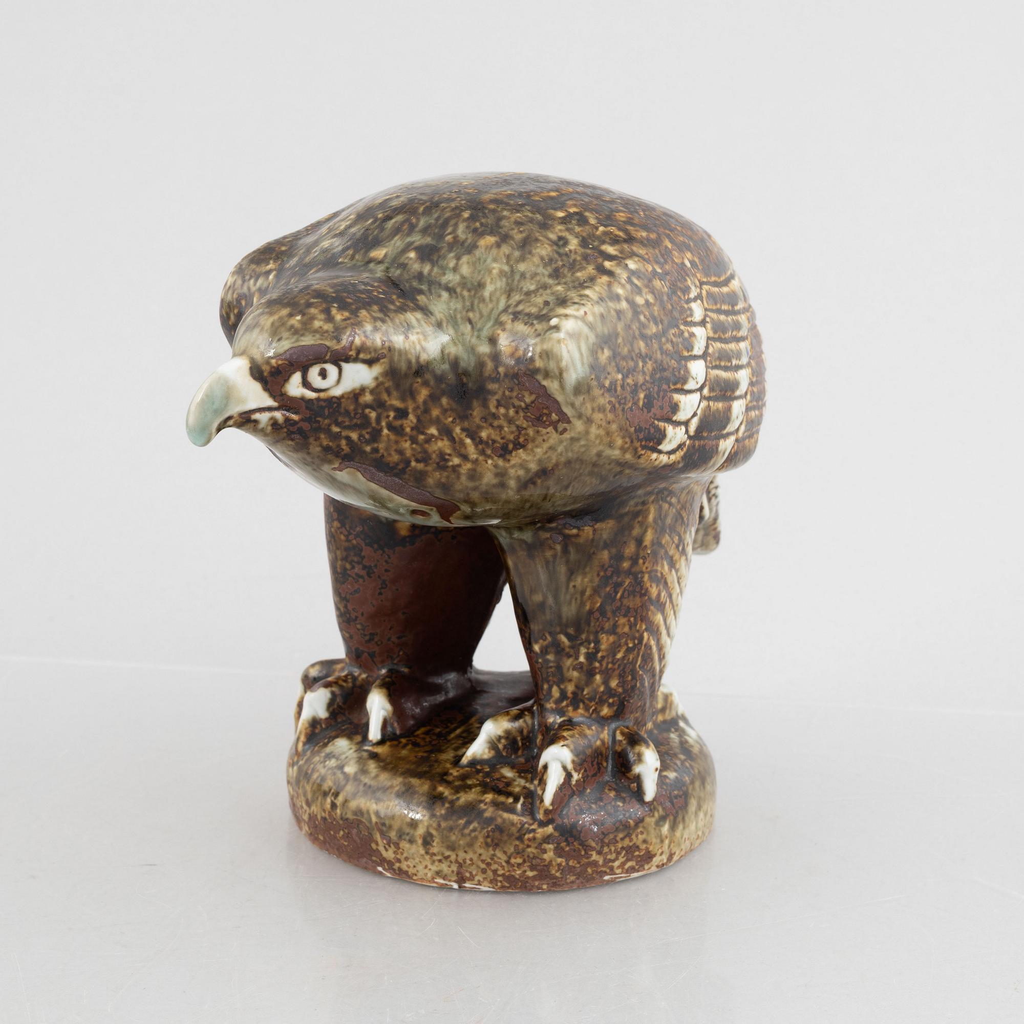 Lisa Larson, figurin, "Kungsörn", WWF i samarbete med Nordiska Kompaniet, Gustavsberg, 1975-87.