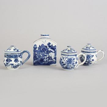 A blue and white tea caddy and 3 blue and white custard cups with covers, Qing dynasty, Qianlong (1736-95).