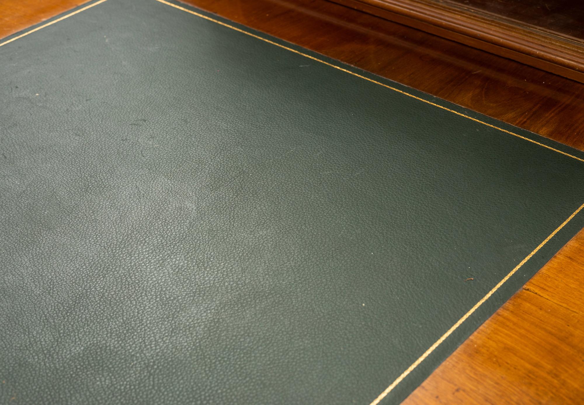 Skrivbord med uppsats, 1800-tal, Sengustaviansk stil,