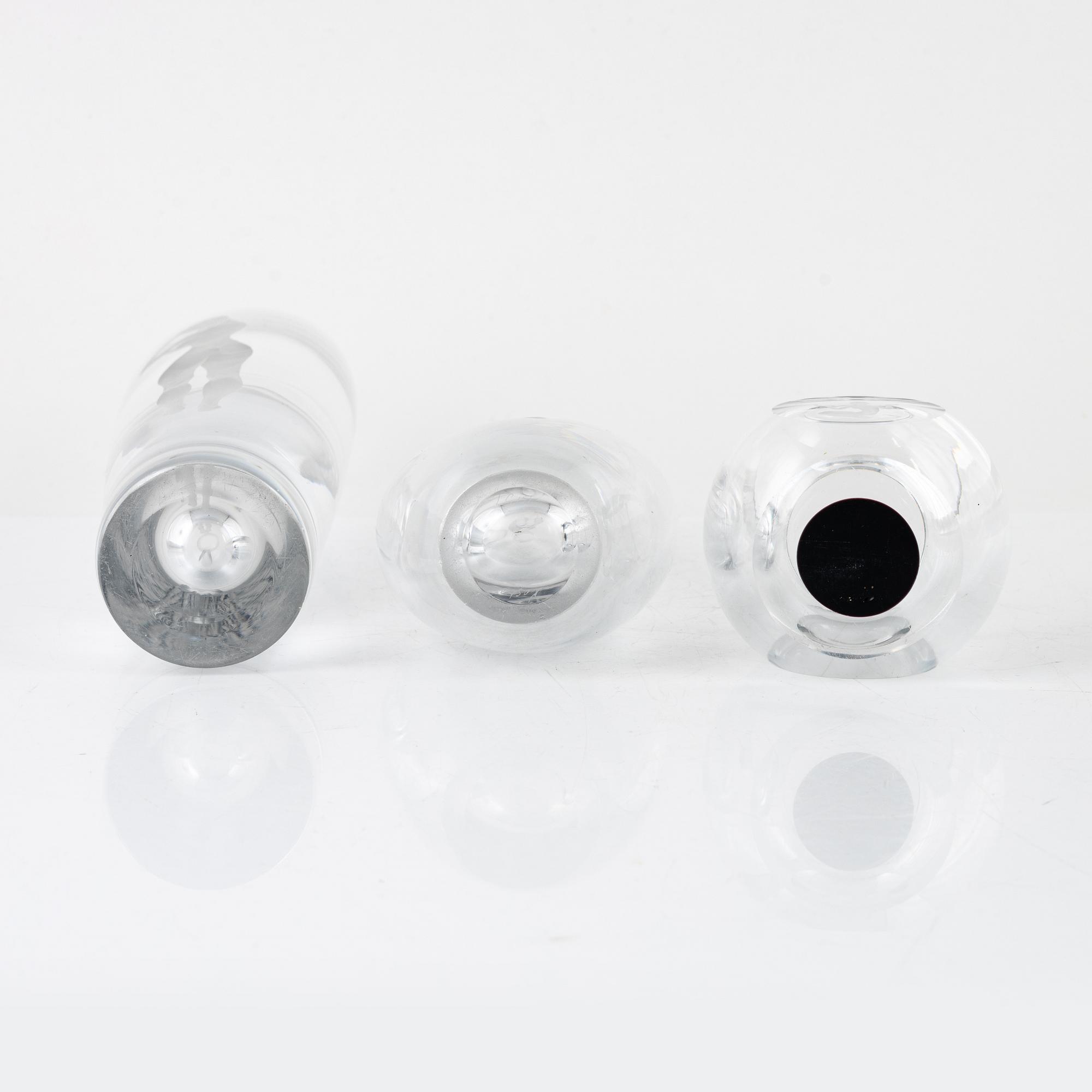 Vicke Lindstrand, a set of three vases, Kosta and Orrefors, Sweden.