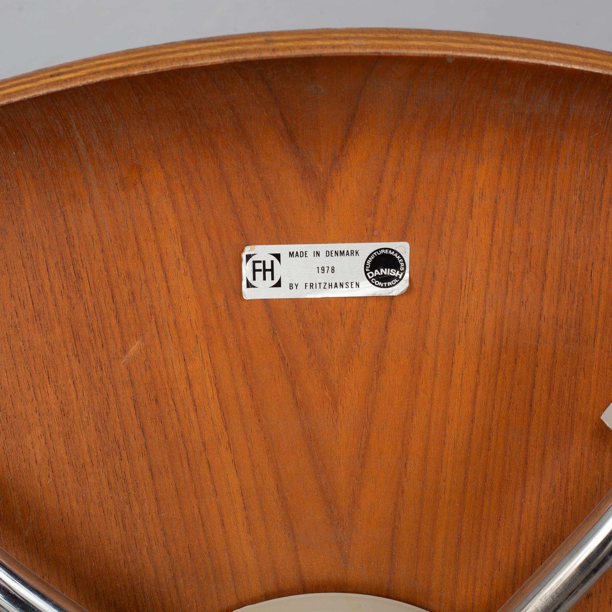 Arne Jacobsen, a pair of teak 'Series 7' chairs, Fritz Hansen, Denmark, 1976-78.