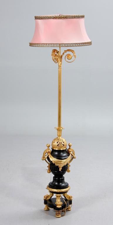 GOLVLAMPA, empirestil, 1900-talets andra hälft.