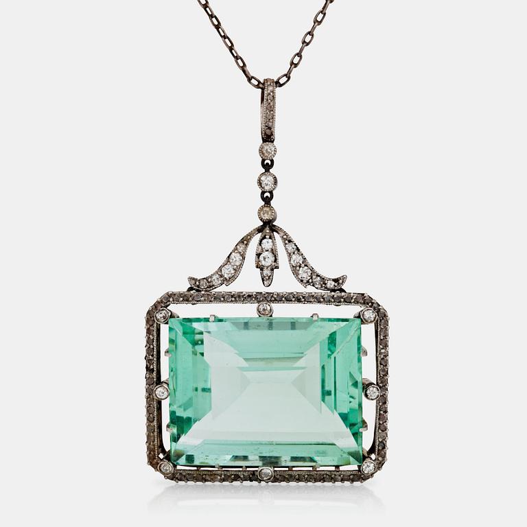 COLLIER med akvamarin ca 37.00 ct, samt rosen- och gammalslipade diamanter. Ca 1900.