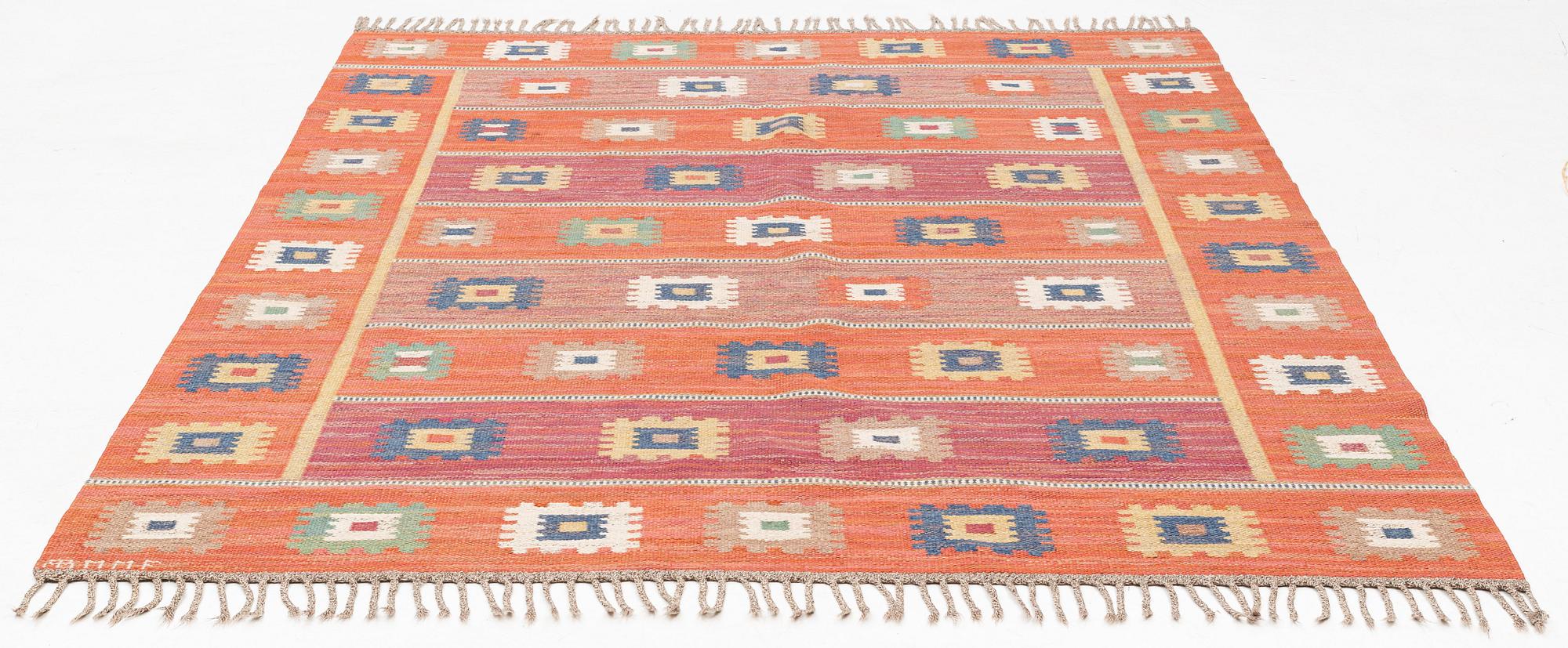 Märta Måås-Fjetterström, Matta, ”röd grön äng”, rölakan, ca 262 x 198 cm, signerad AB MMF.